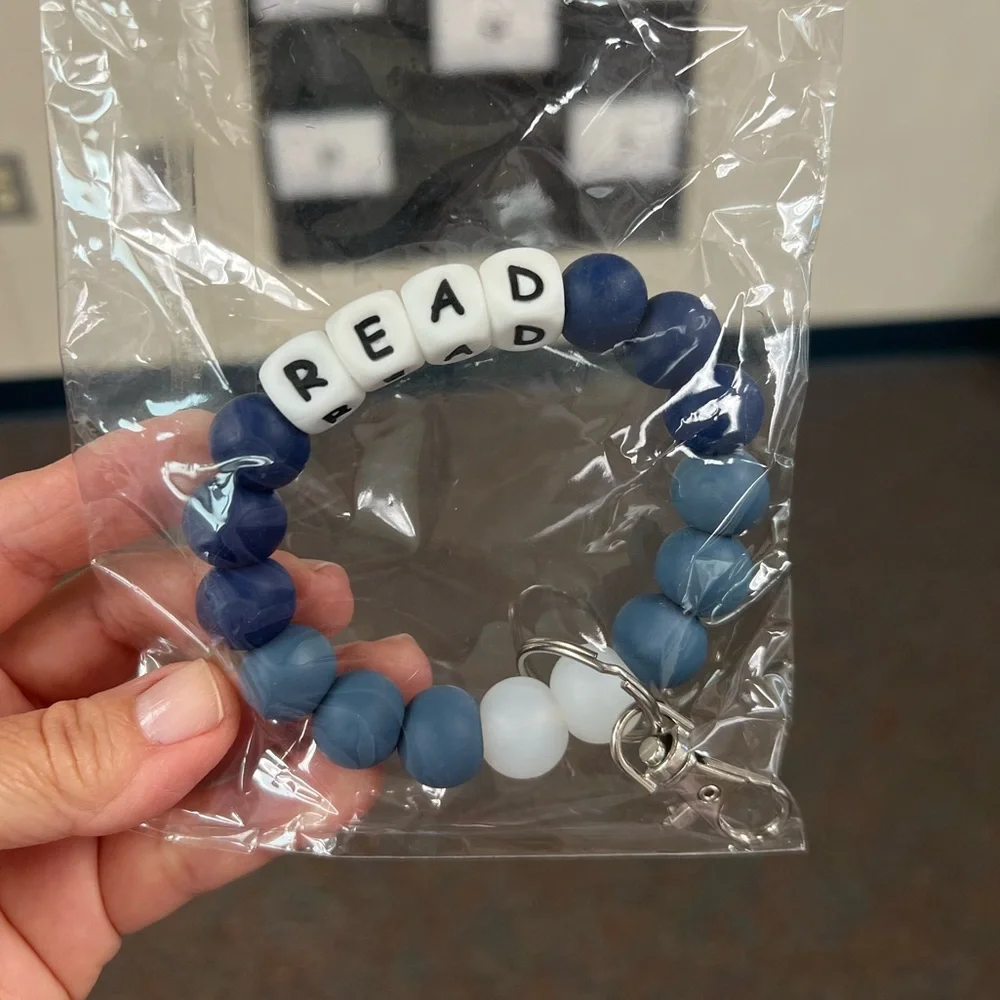 READ Bracelet Keychain 📚 ~ NWOT